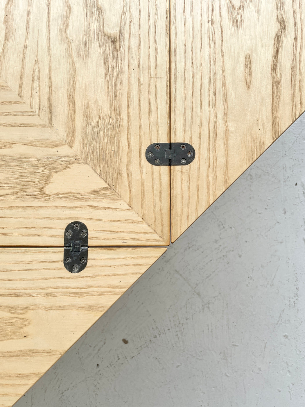 Bob & Dries van den Berghe 'Cirkante' Table