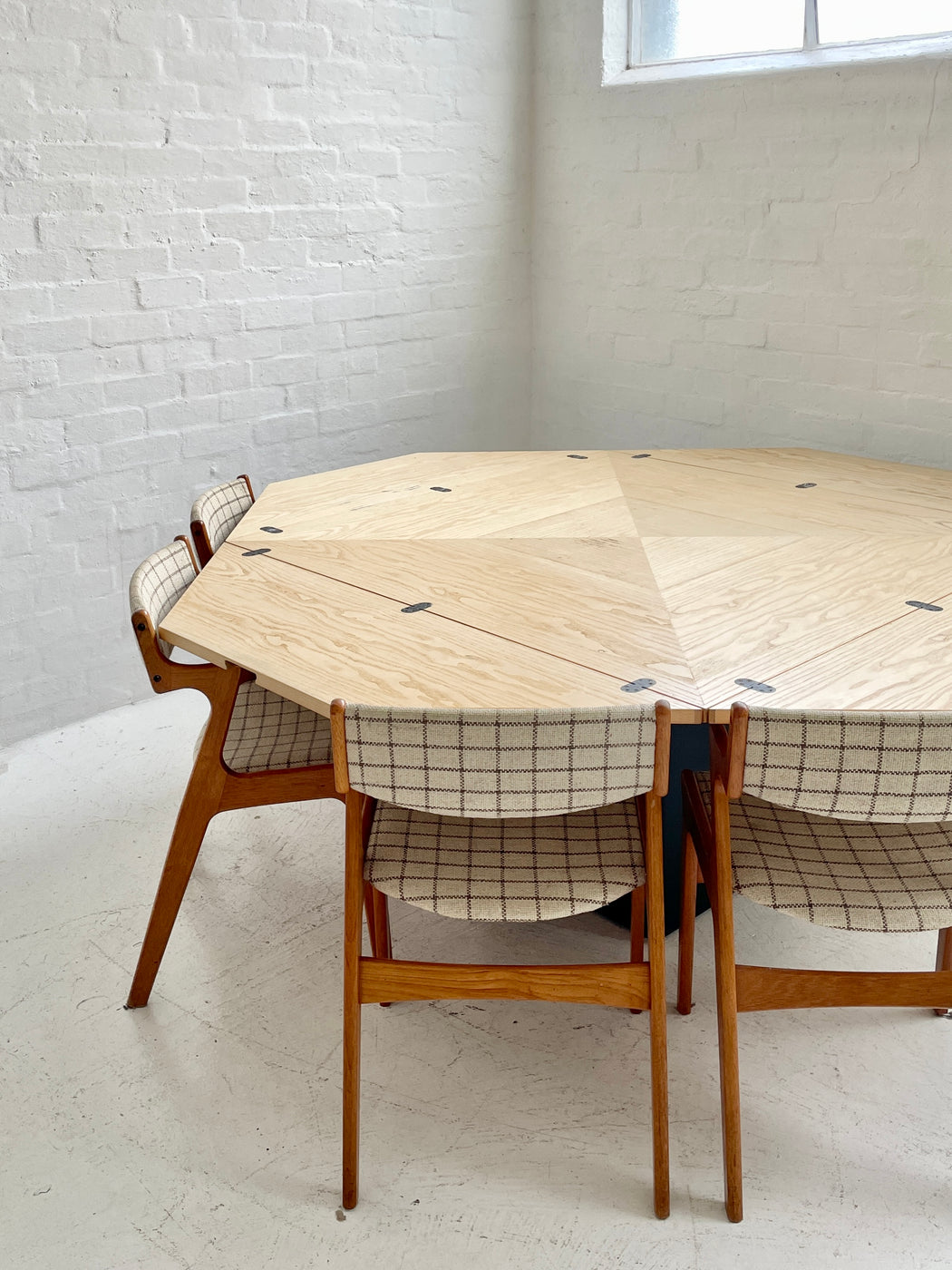 Bob & Dries van den Berghe 'Cirkante' Table