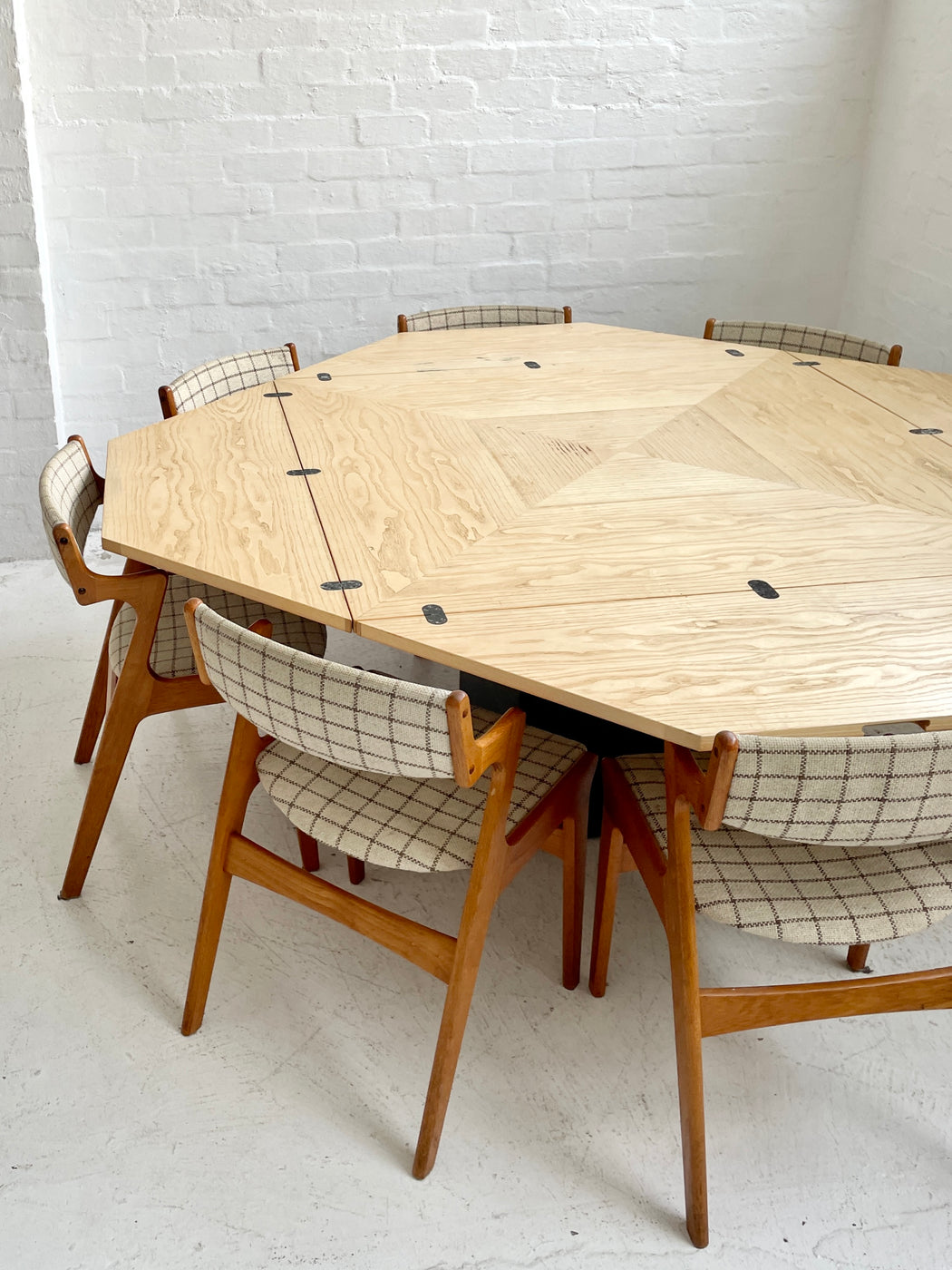 Bob & Dries van den Berghe 'Cirkante' Table