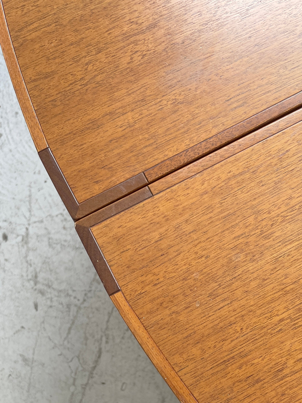Thygesen & Sørensen 'Kongeserien' Table