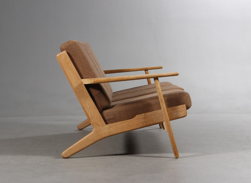 Hans J. Wegner GE290 'Plank' Sofa