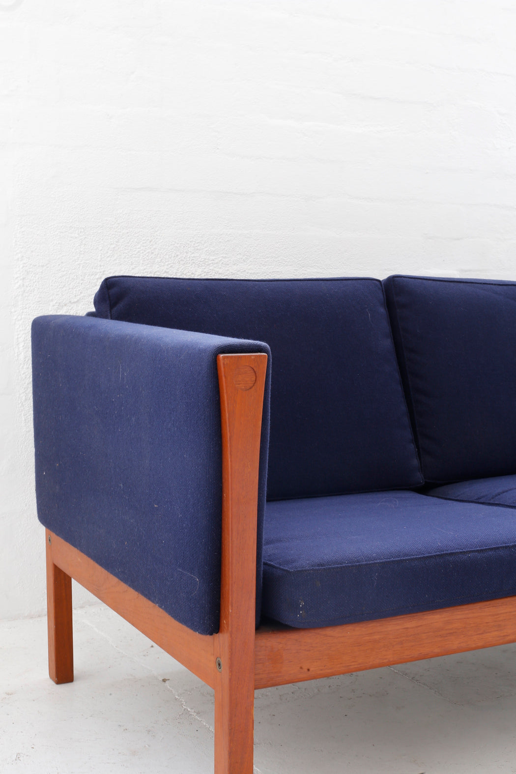 Hans J. Wegner 'AP62/3' Sofa