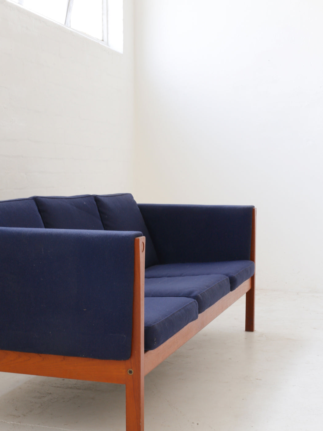 Hans J. Wegner 'AP62/3' Sofa