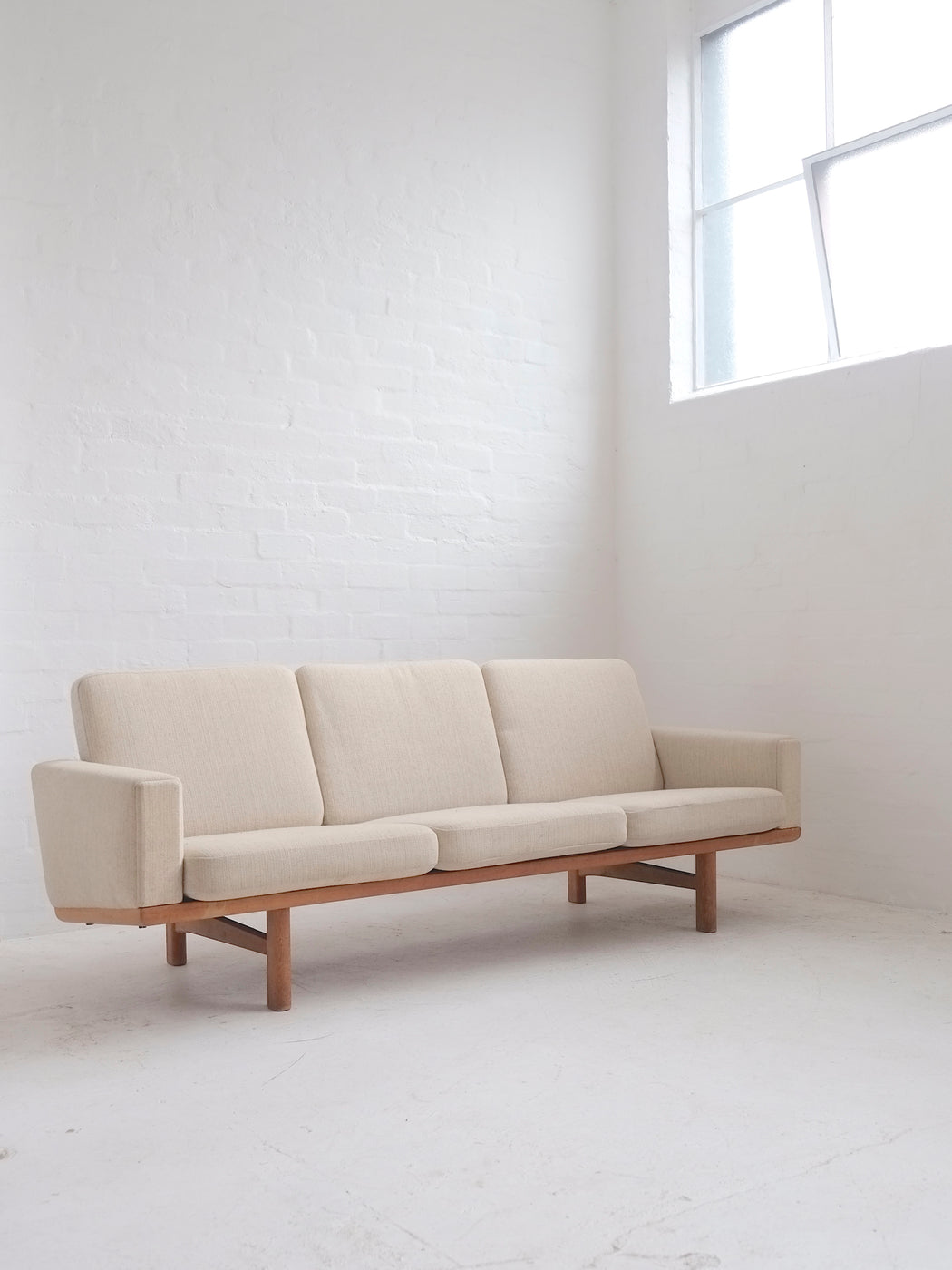 Hans J. Wegner GE236 Sofa