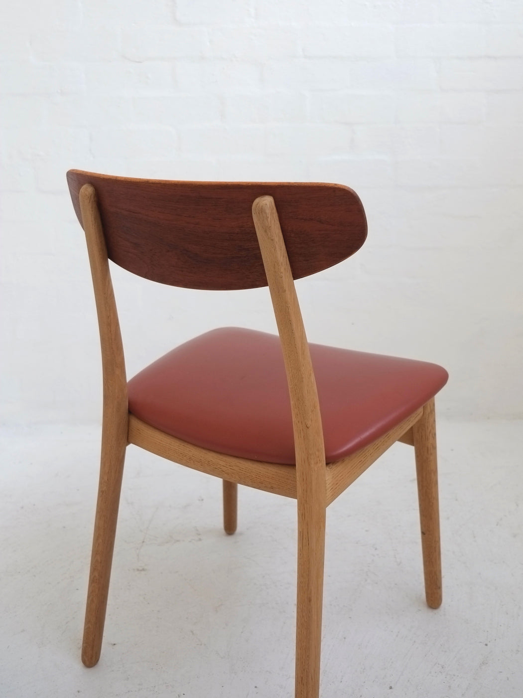 Henning Kjaernulf Chair