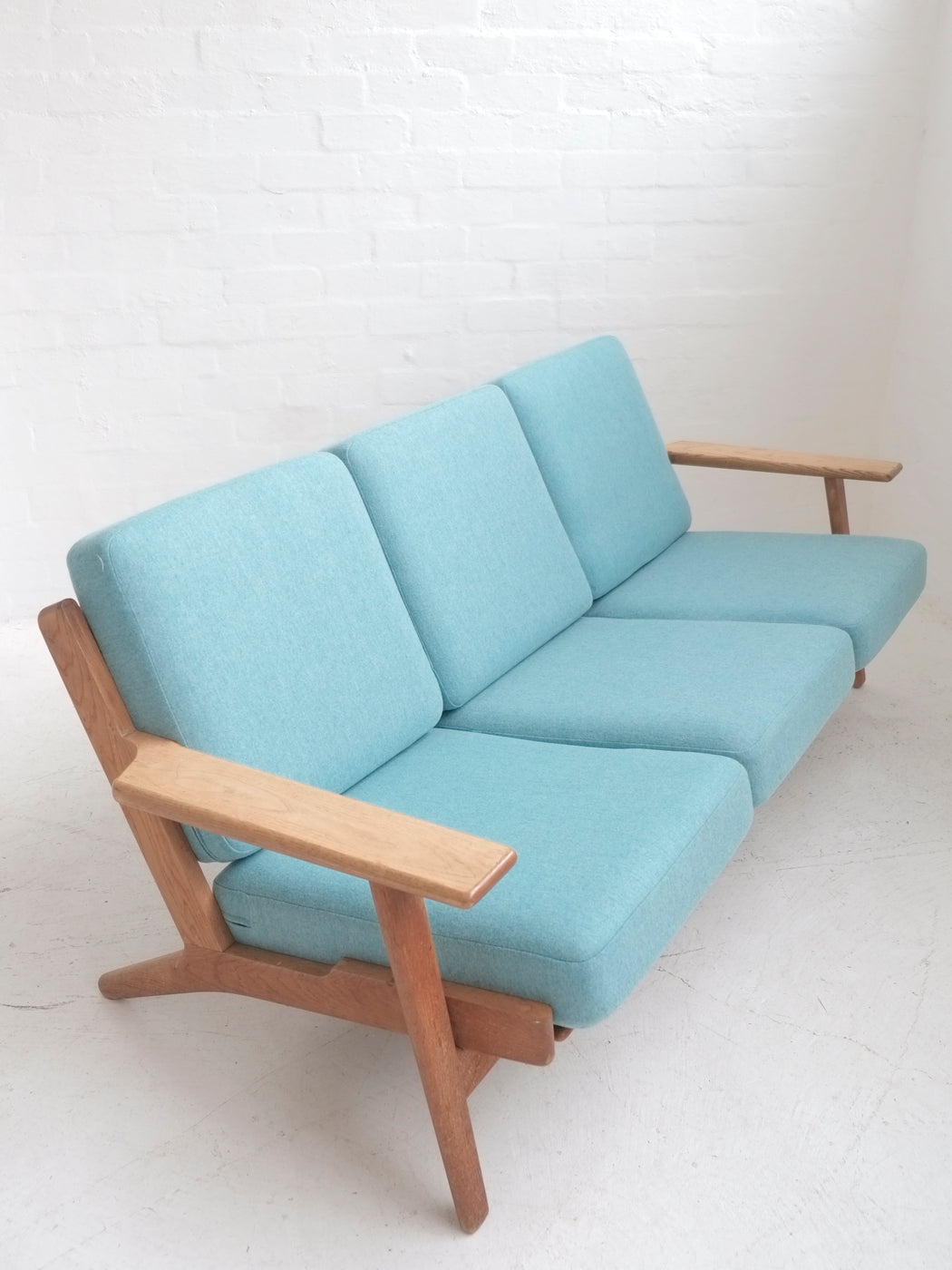 Hans J. Wegner GE290 'Plank' Sofa