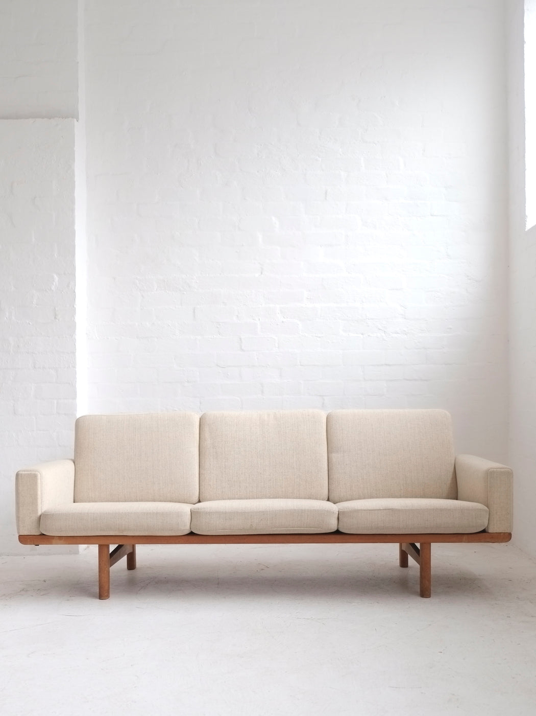 Hans J. Wegner GE236 Sofa