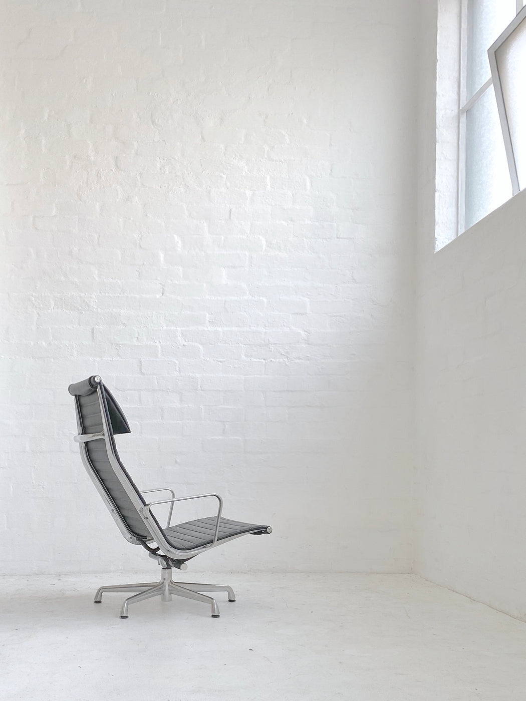Eames 'EA338' Chair