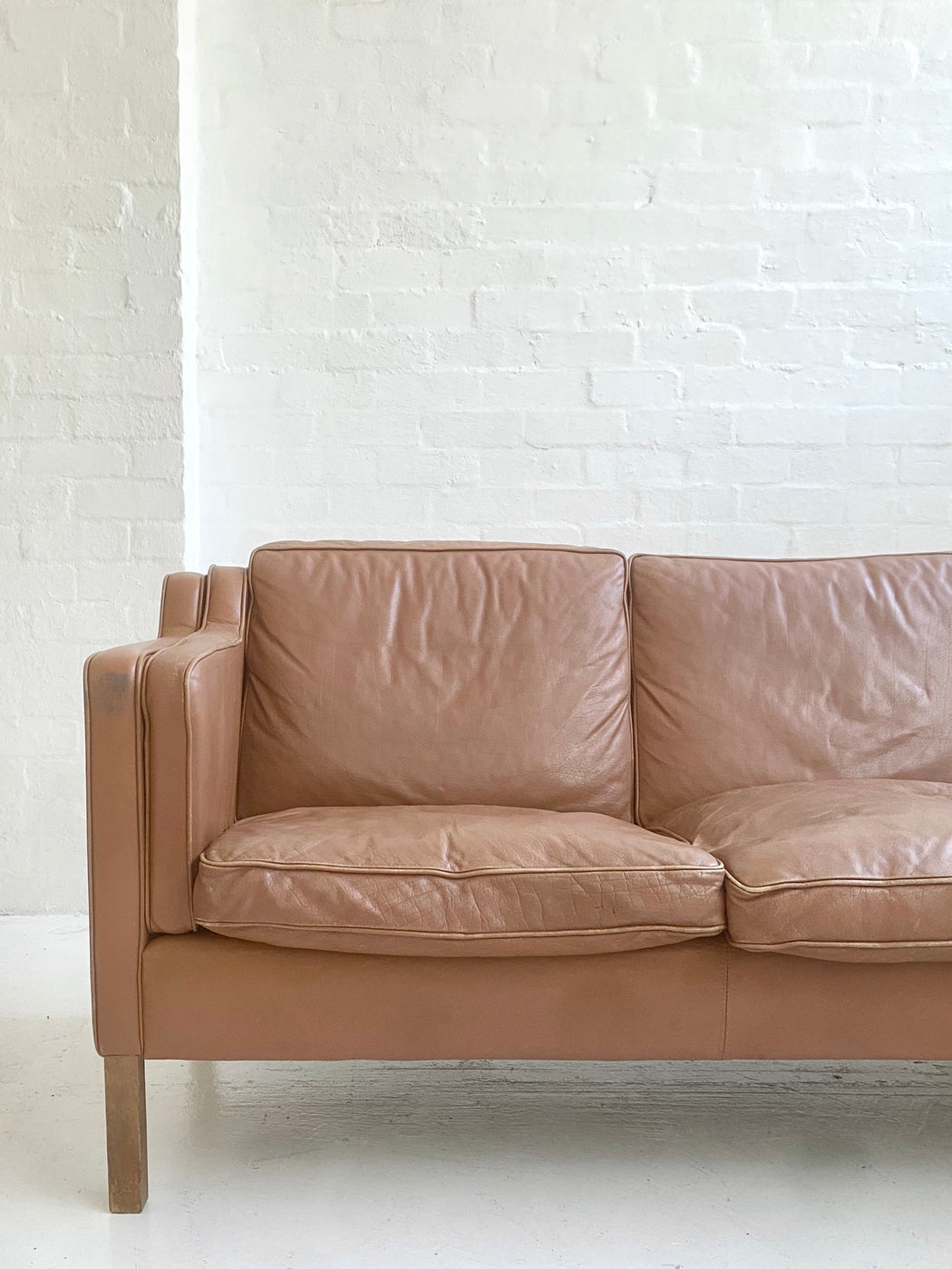 Stouby 'Eva' Leather Sofa
