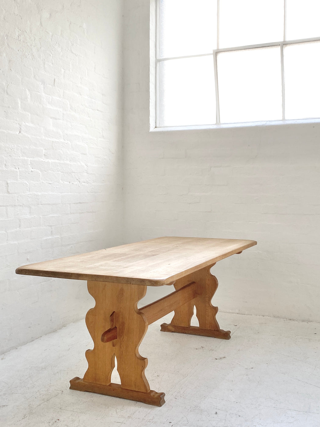 Henning Kjærnulk 'Folk' Table