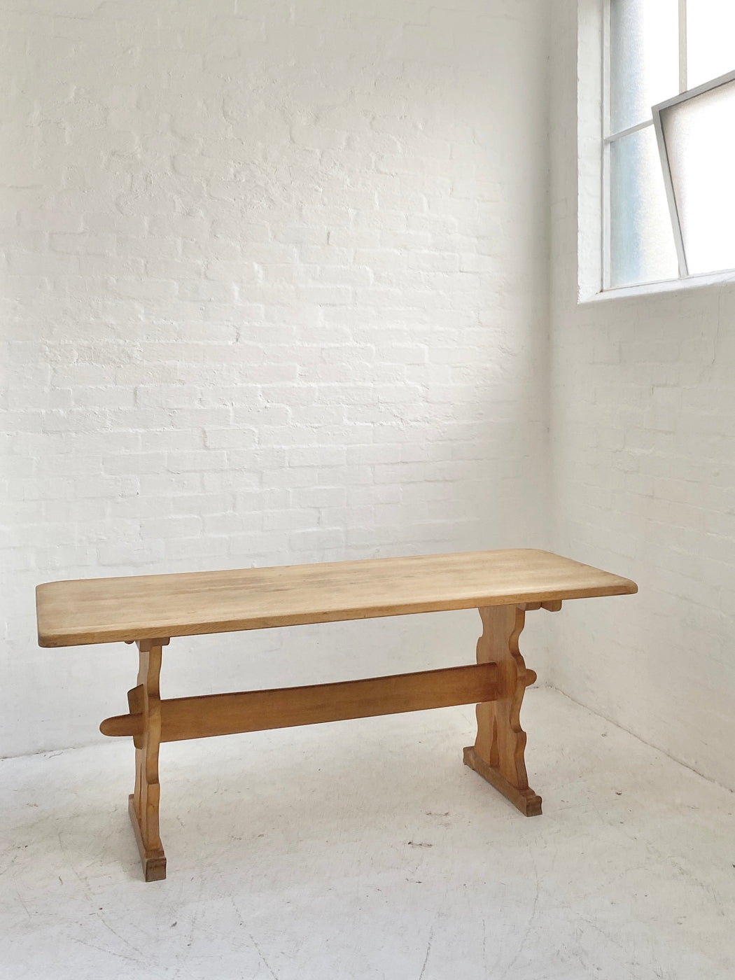 Henning Kjærnulk 'Folk' Table