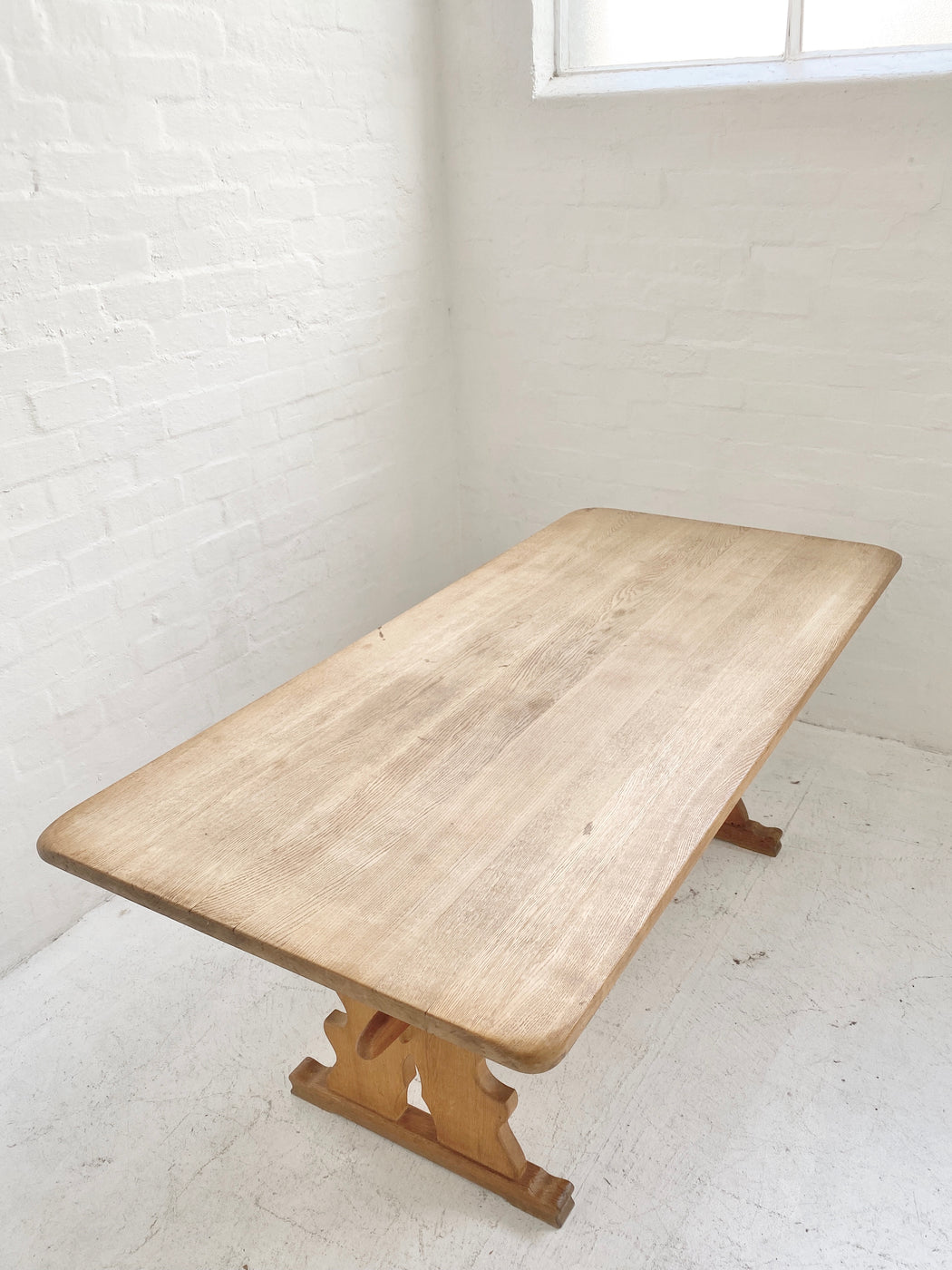 Henning Kjærnulk 'Folk' Table