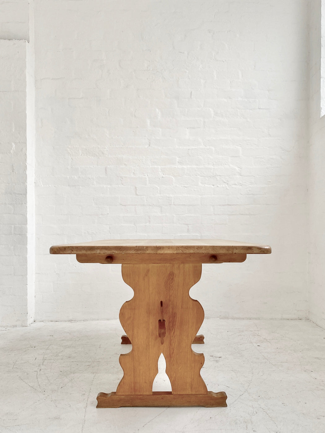 Henning Kjærnulk 'Folk' Table