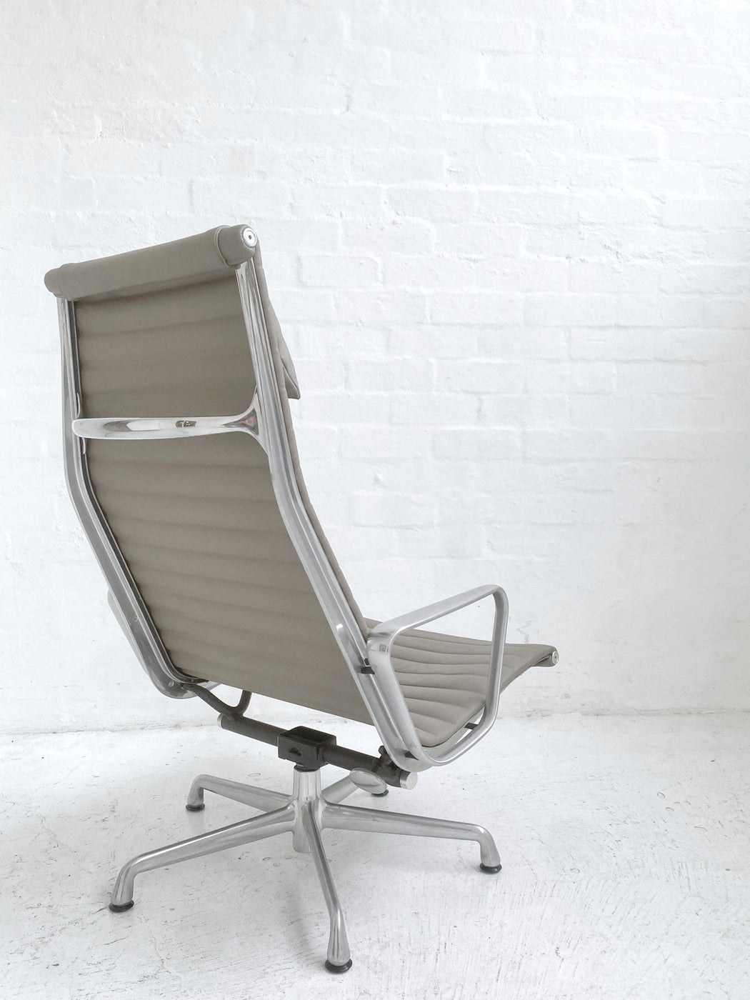 Eames 'EA338' Group Lounge Chair