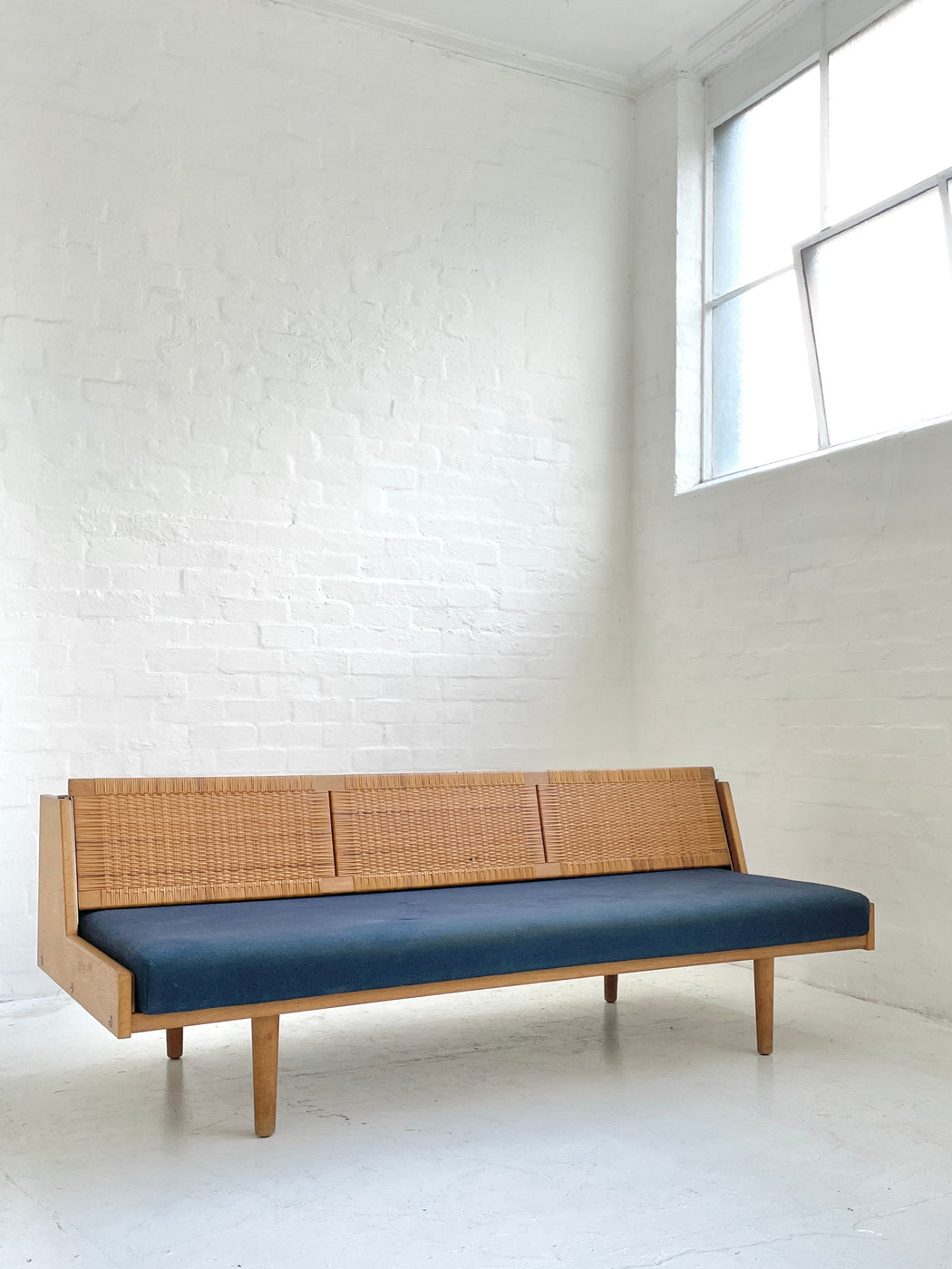 Hans J. Wegner GE258 Daybed