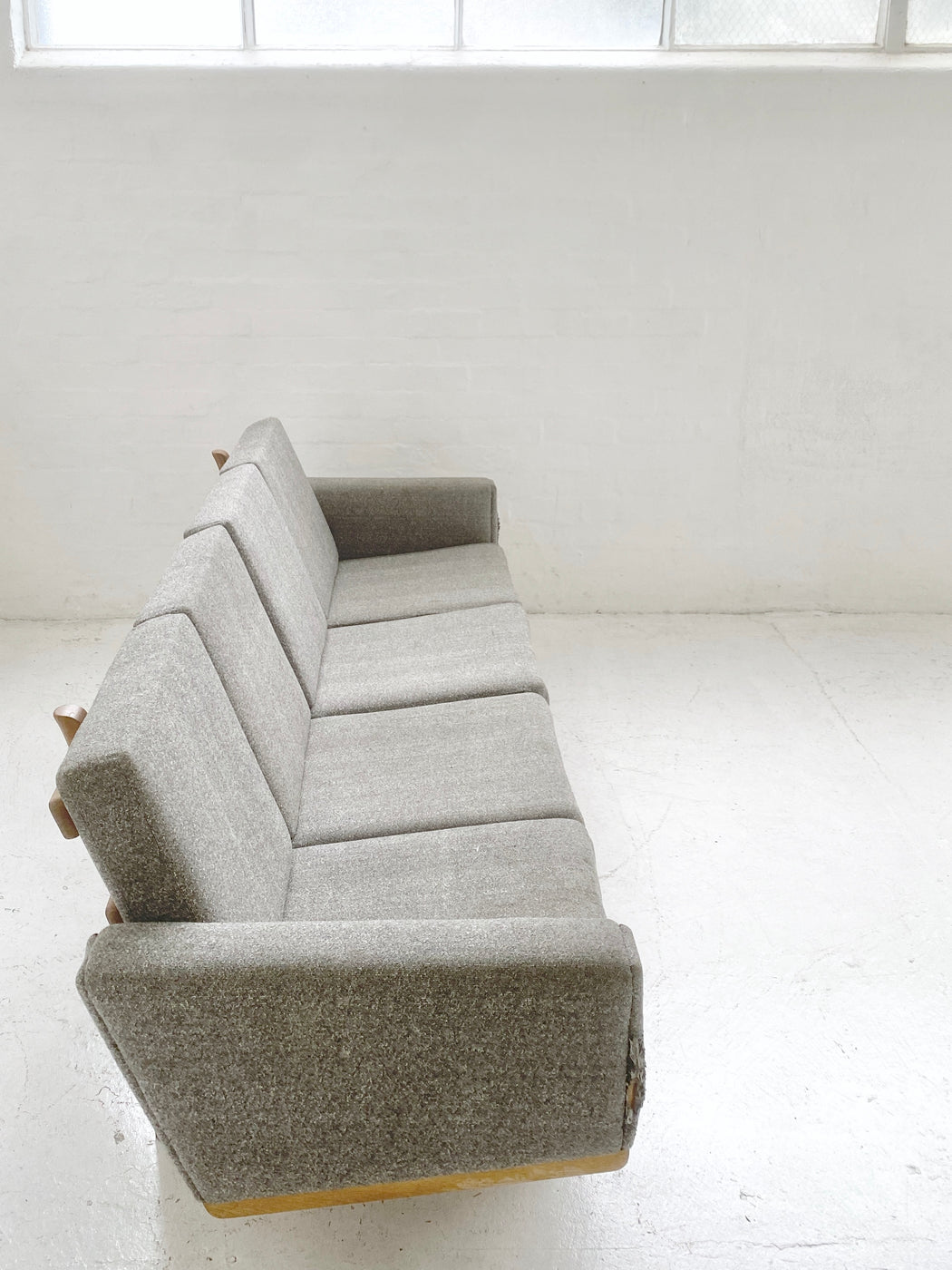 Hans J. Wegner GE236/4 Sofa