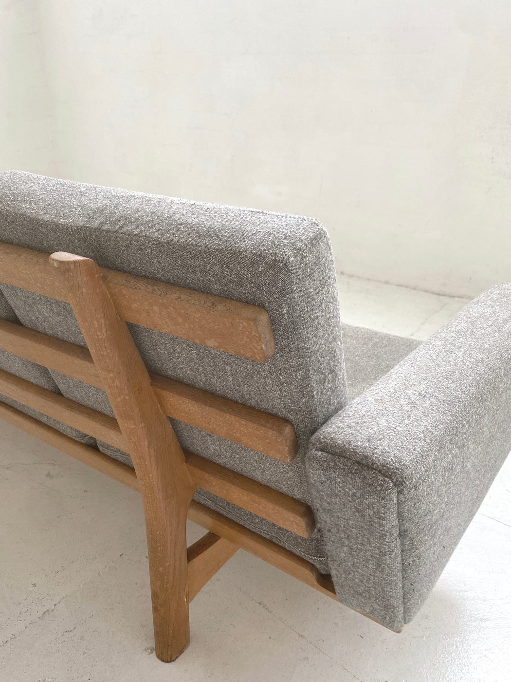 Hans J. Wegner GE236/4 Sofa