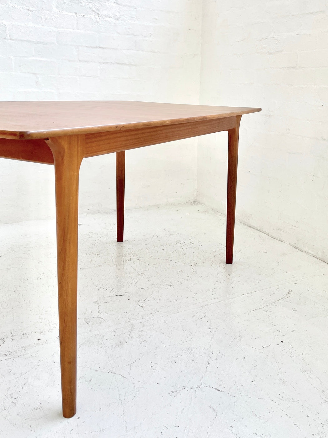 McIntosh Butterfly Leaf Dining Table