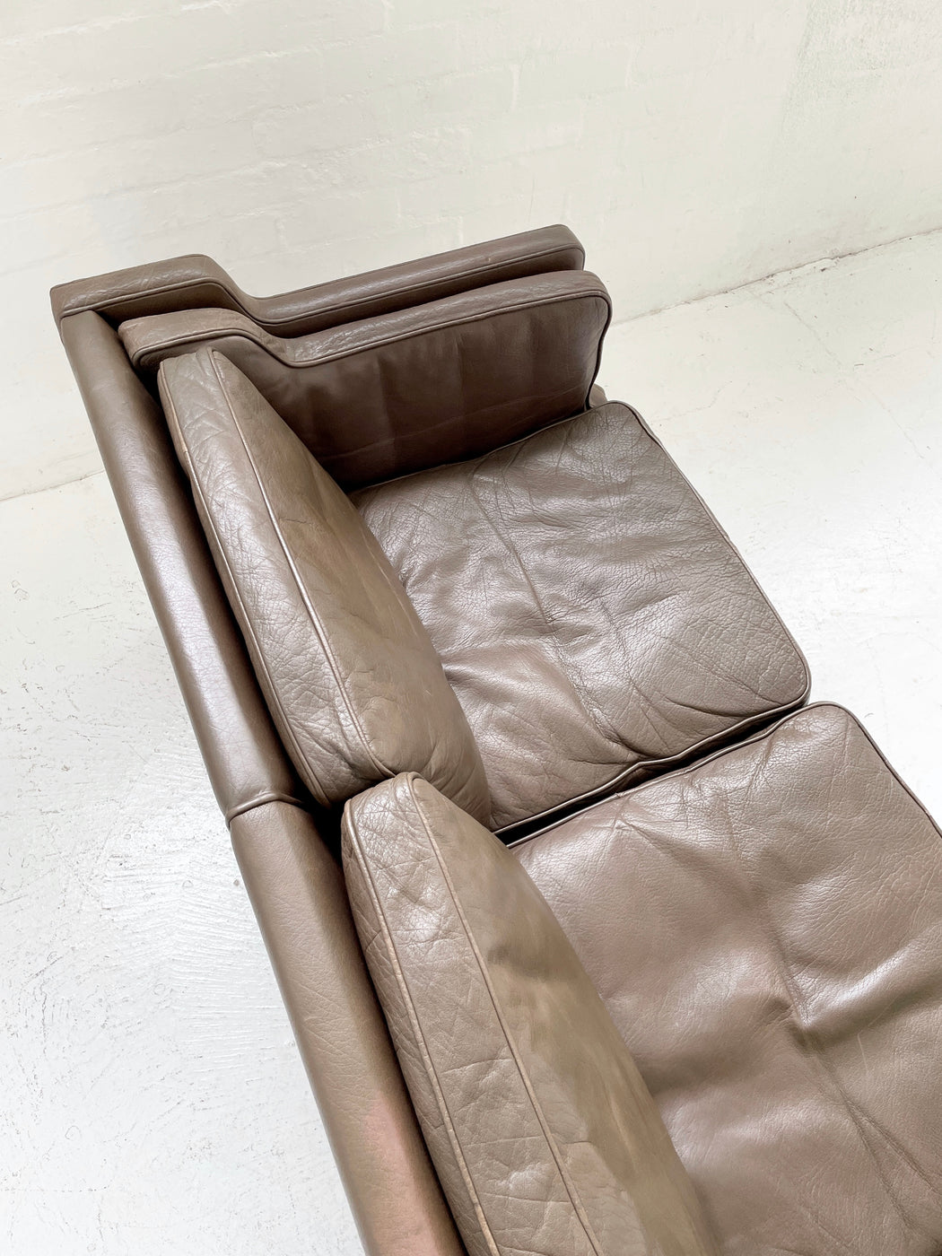 Grant Møbler Leather Sofa