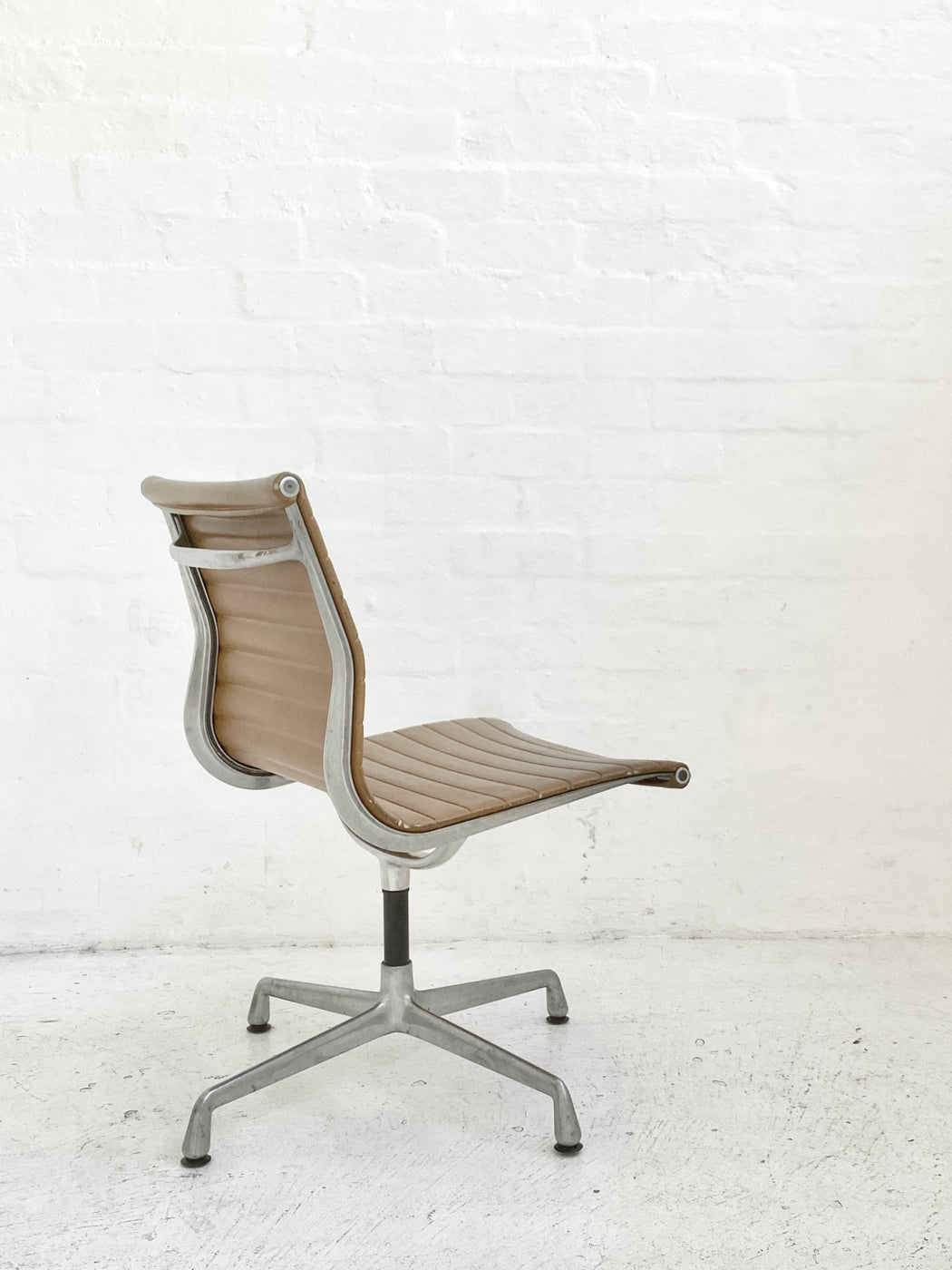 Eames Executive 'Group' Chair