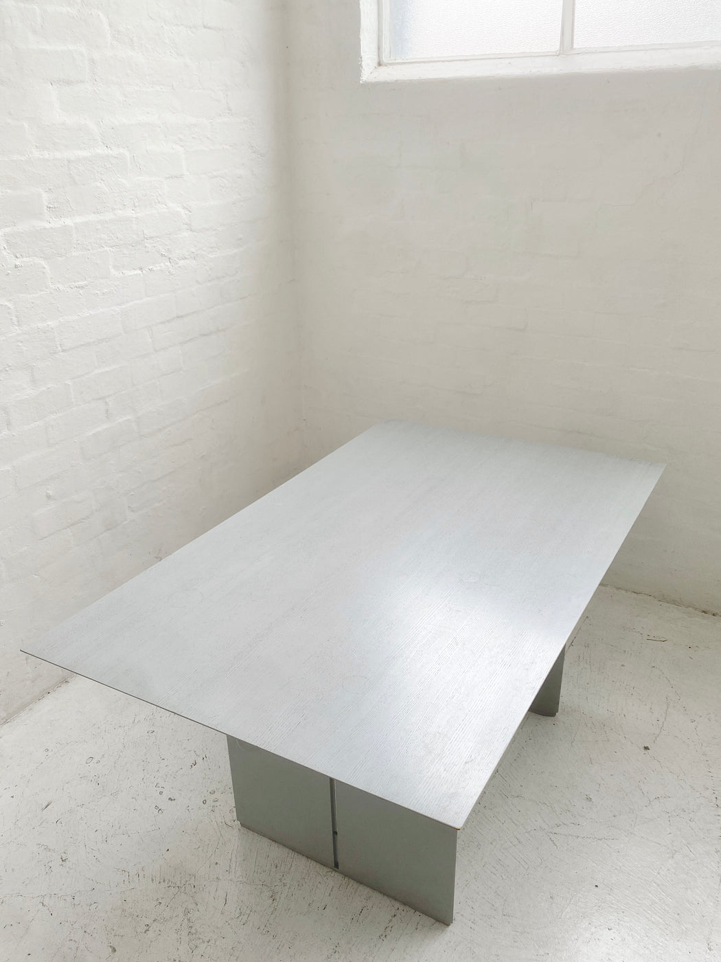Bob & Dries van den Berghe Table