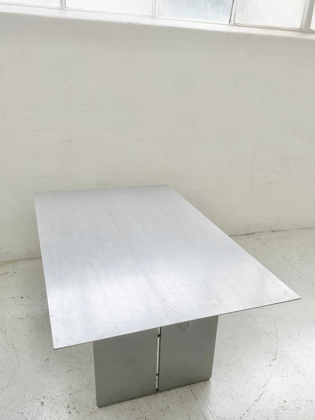 Bob & Dries van den Berghe Table