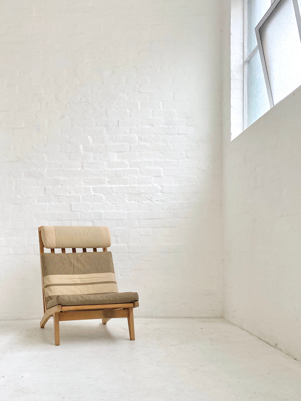 Hans J. Wegner 'GE375' Chair