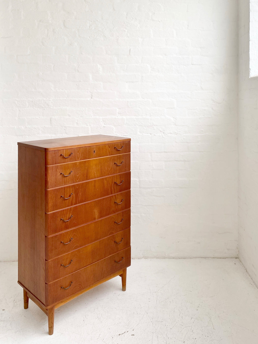 Omann Jun Chest of Drawers