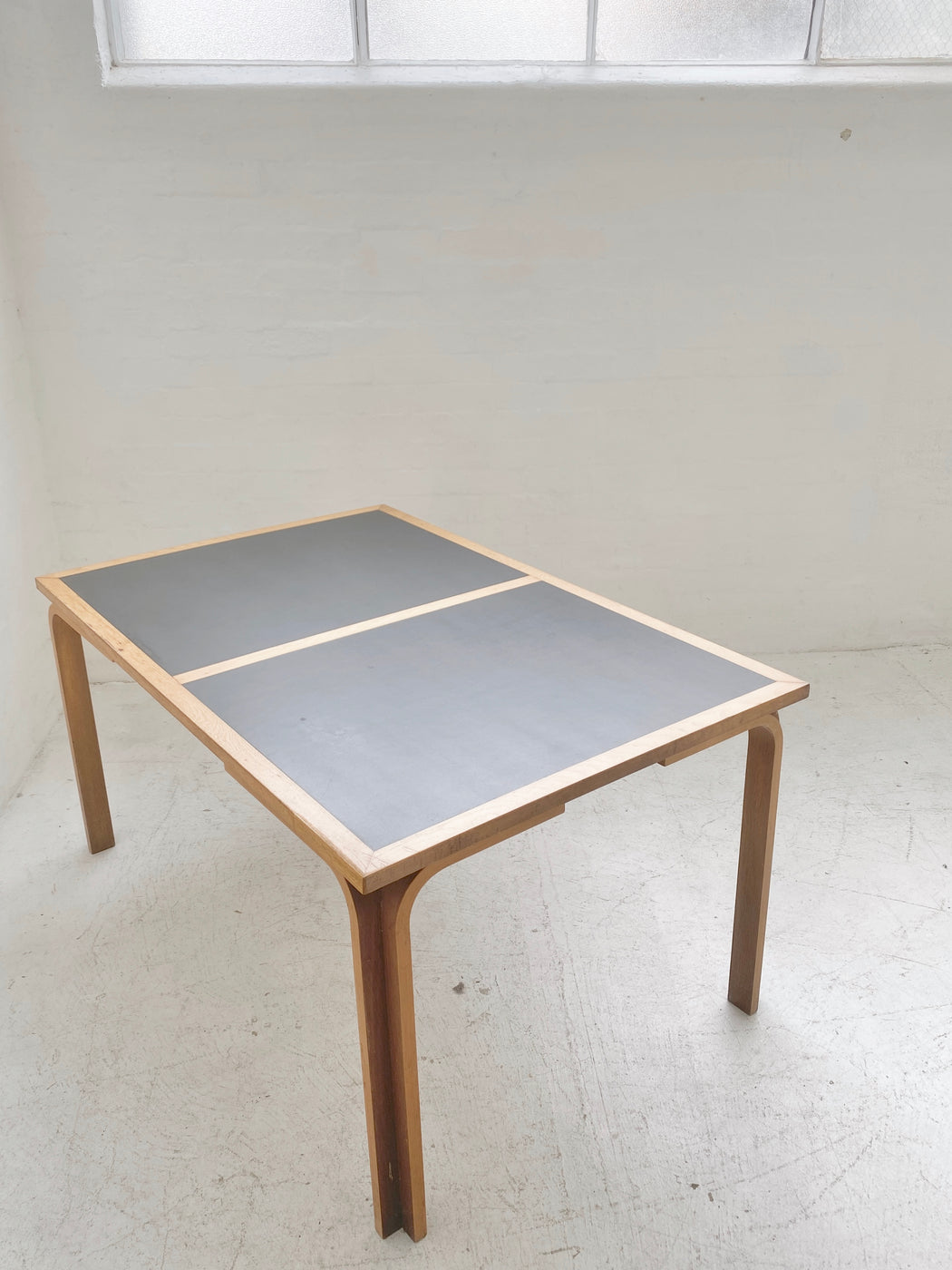 Thygesen & Sørensen Table