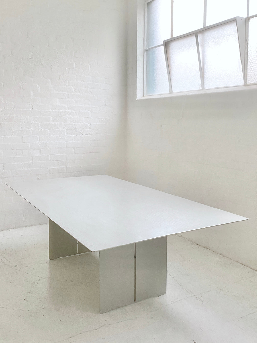 Bob & Dries van den Berghe Table