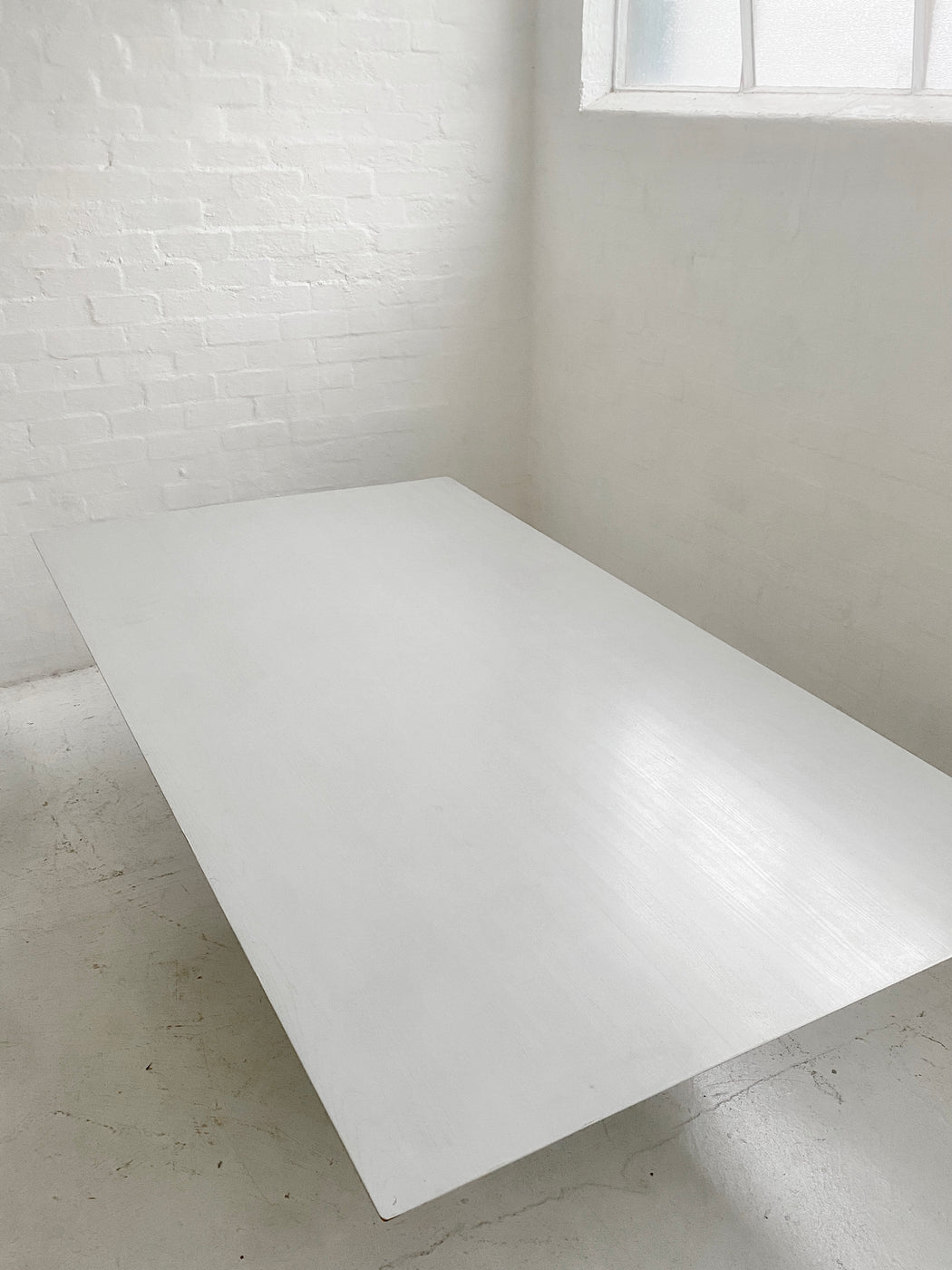 Bob & Dries van den Berghe Table