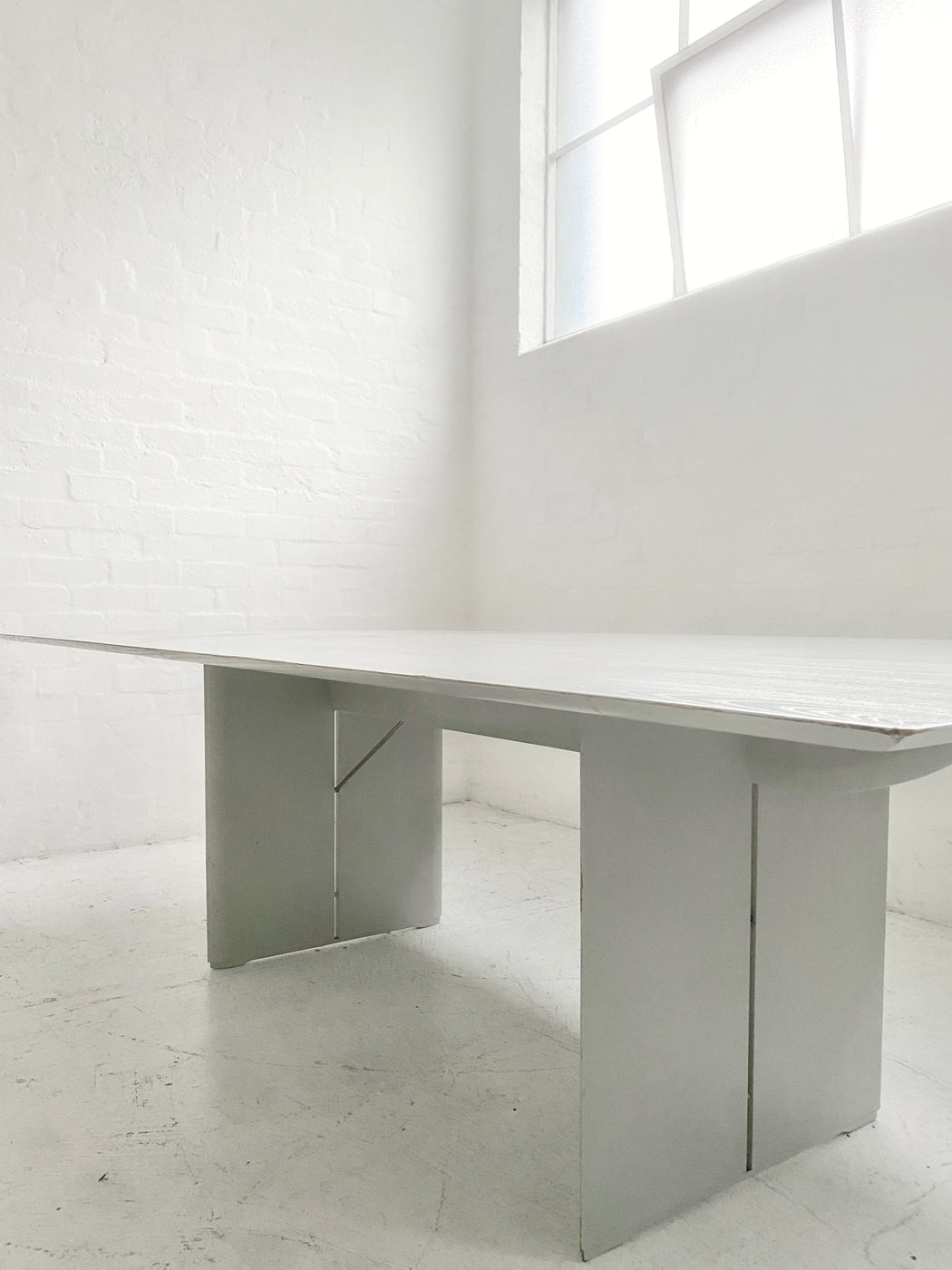 Bob & Dries van den Berghe Table