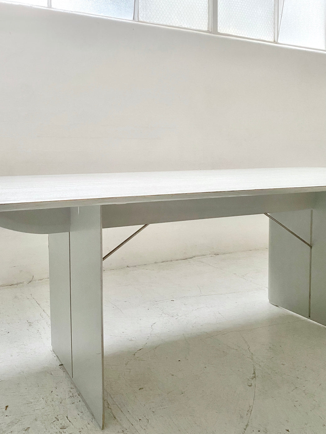 Bob & Dries van den Berghe Table