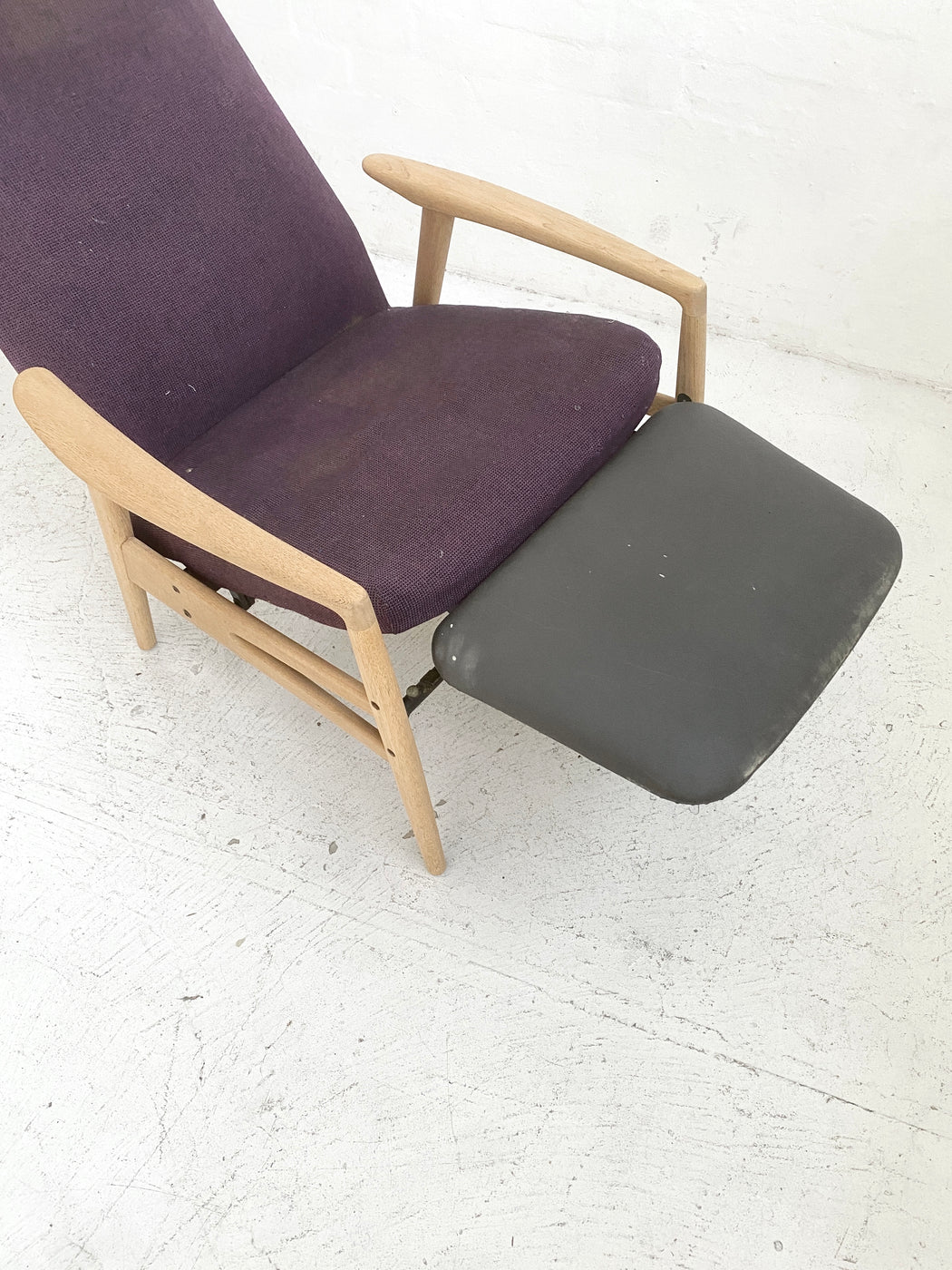 Reclining Lounge Chair
