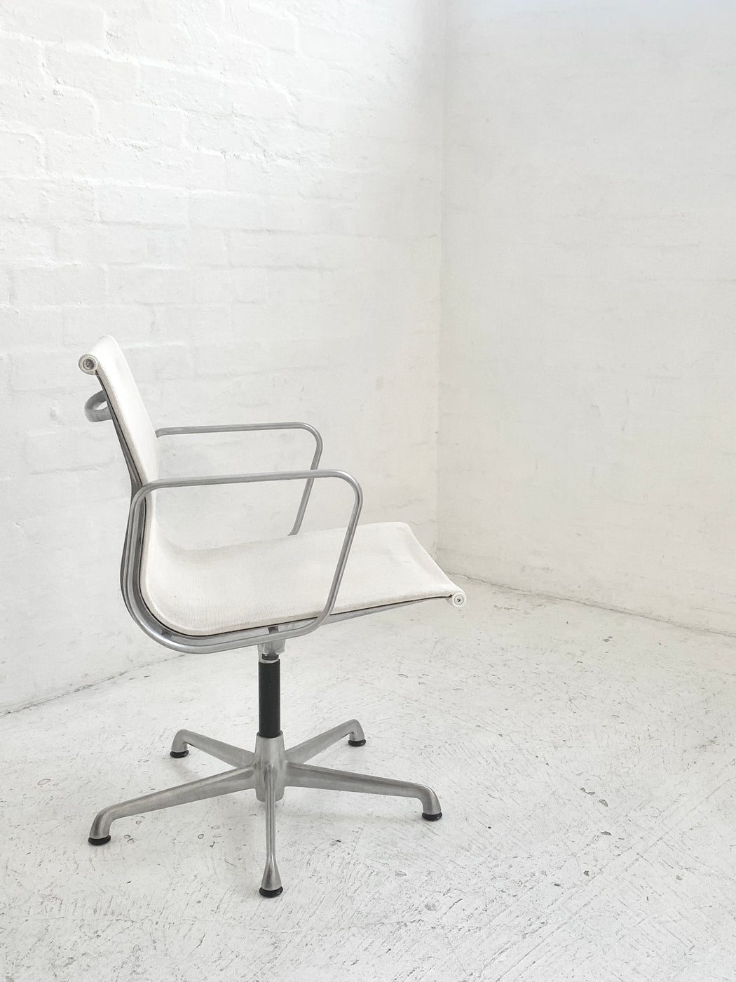 Eames Executive 'Group' Chair