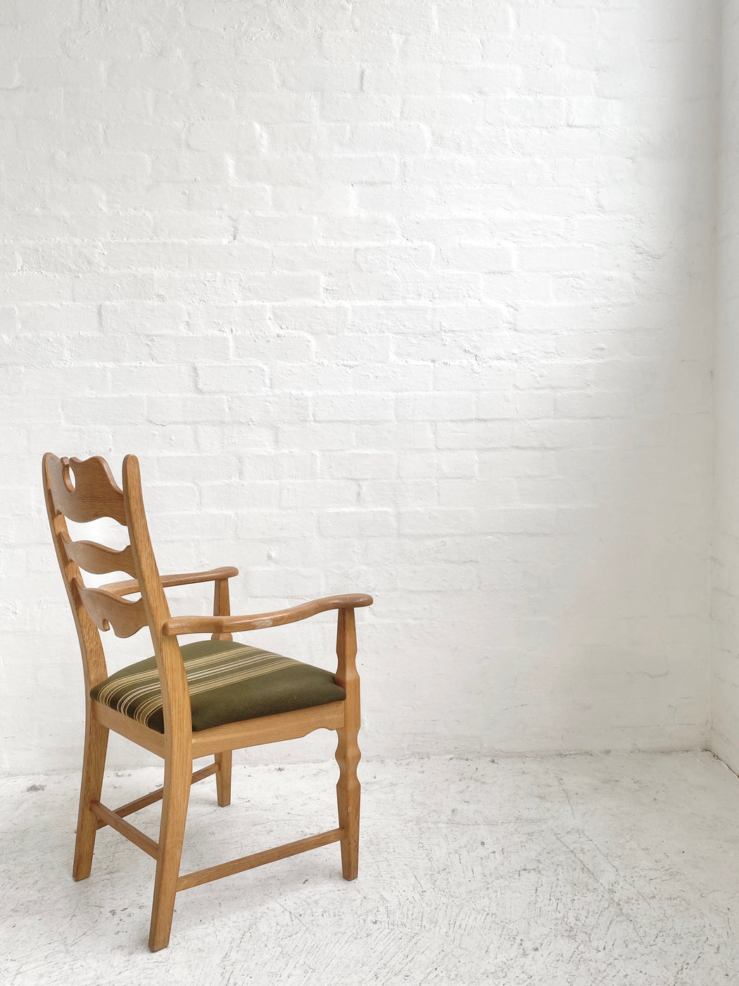 Henning Kjaernulf Chair