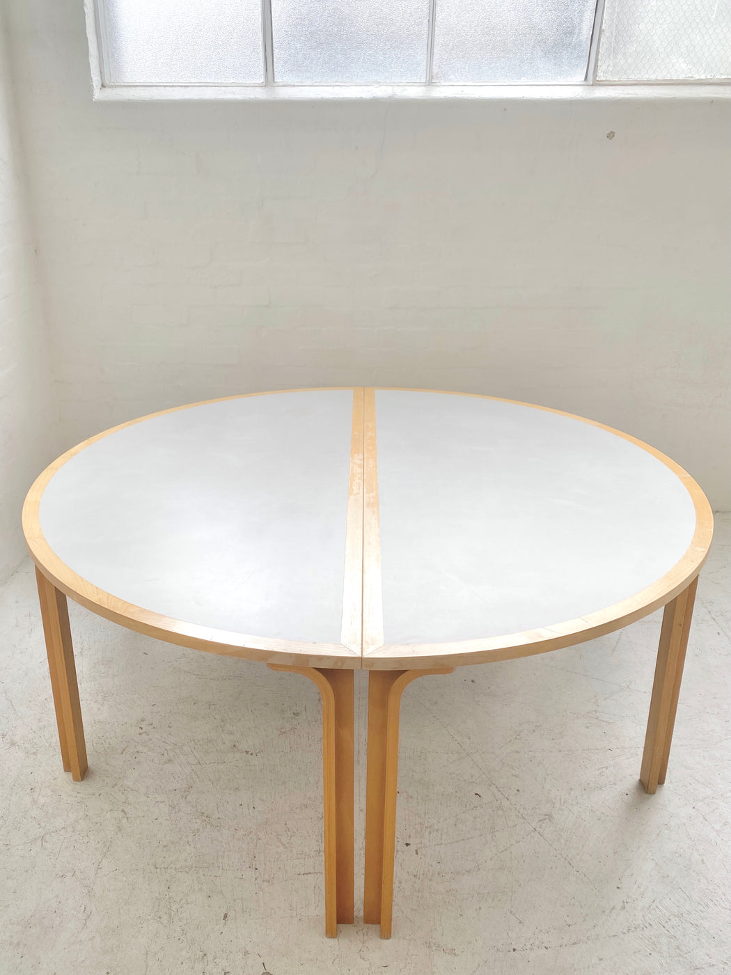 Large Thygesen & Sørensen Table