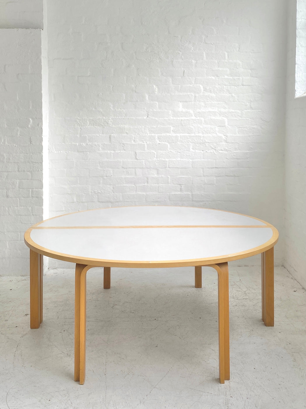Large Thygesen & Sørensen Table