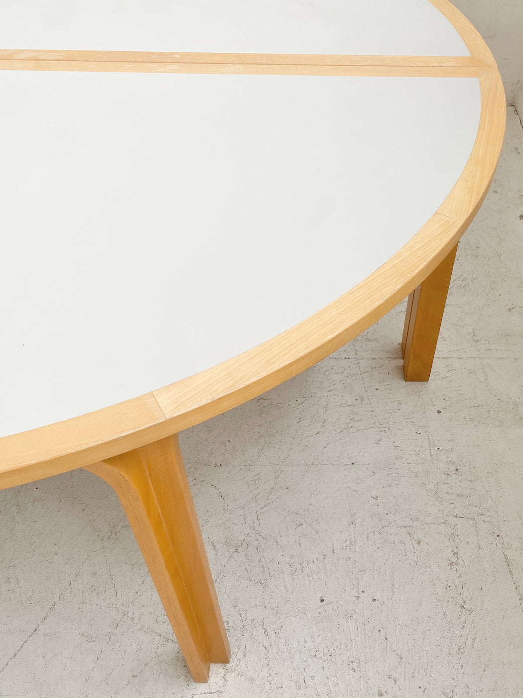 Large Thygesen & Sørensen Table
