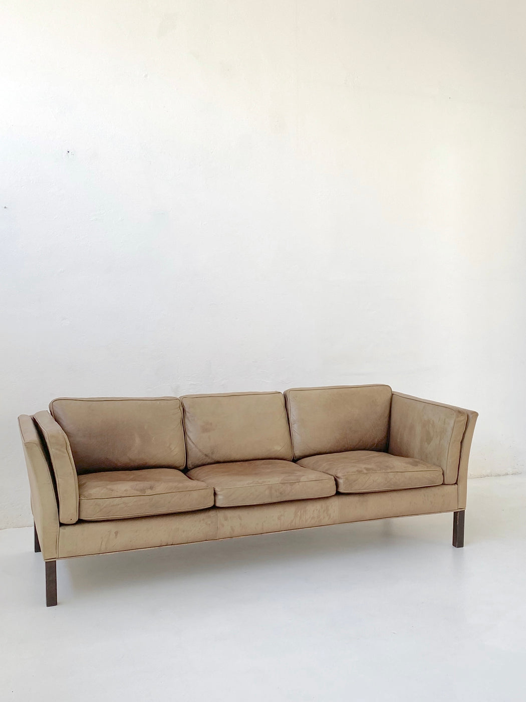 Stouby 'Oslo' Leather Sofa