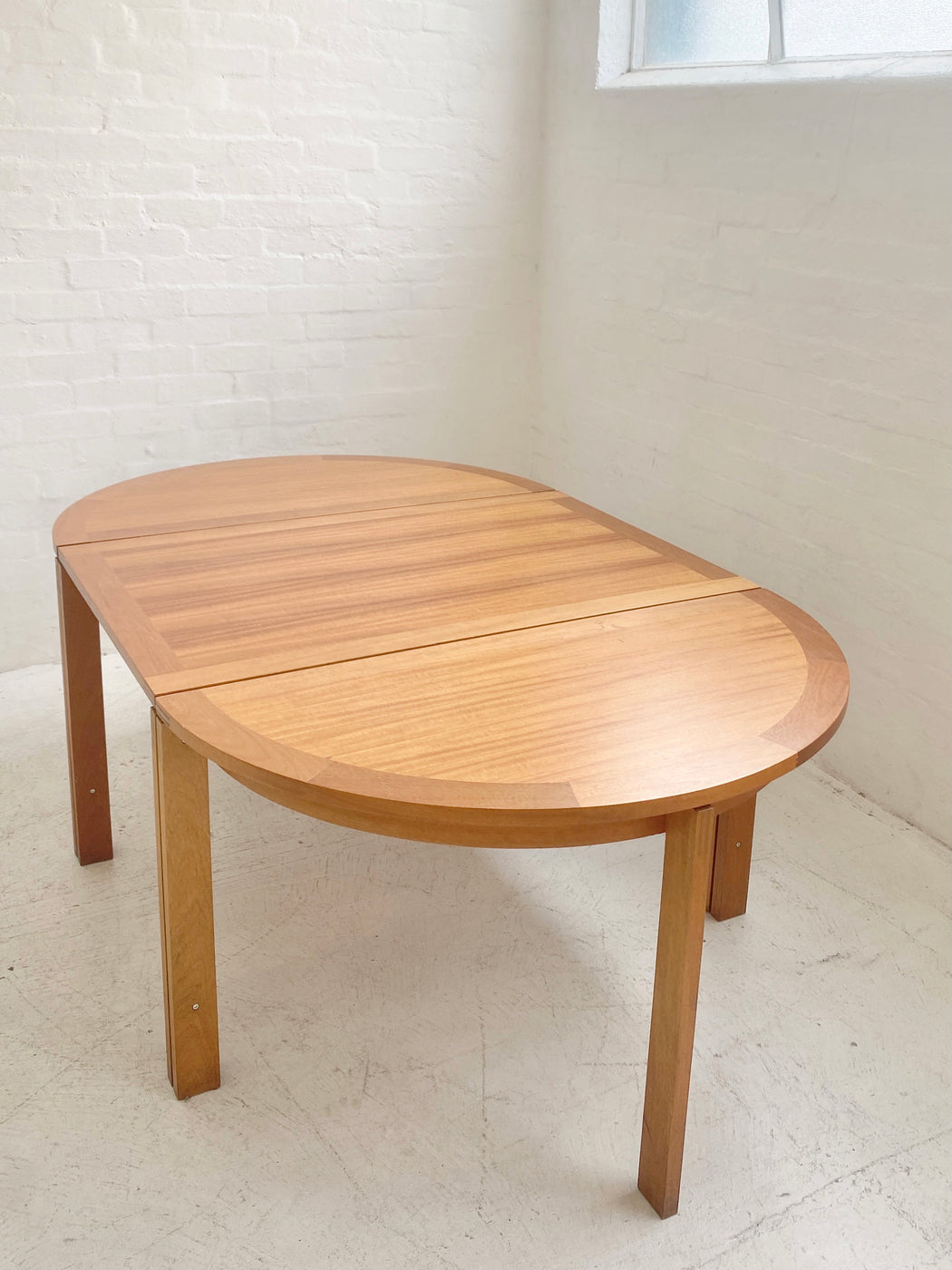 Jensen & Valeur 'M40' Mahogany Table