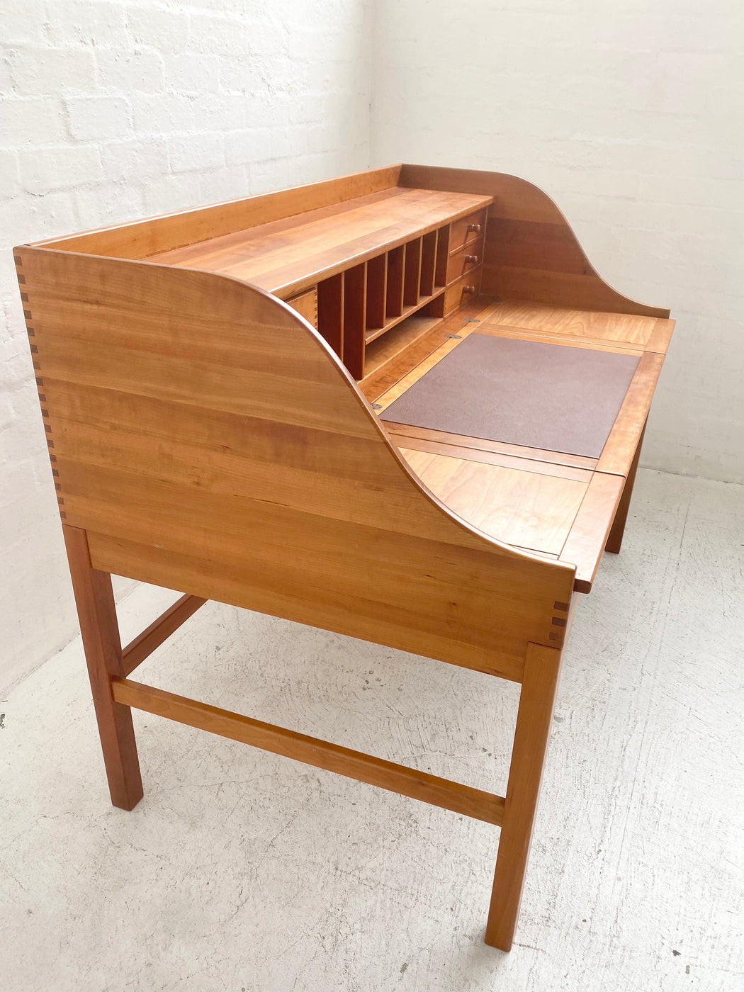 Andreas Hansen Desk