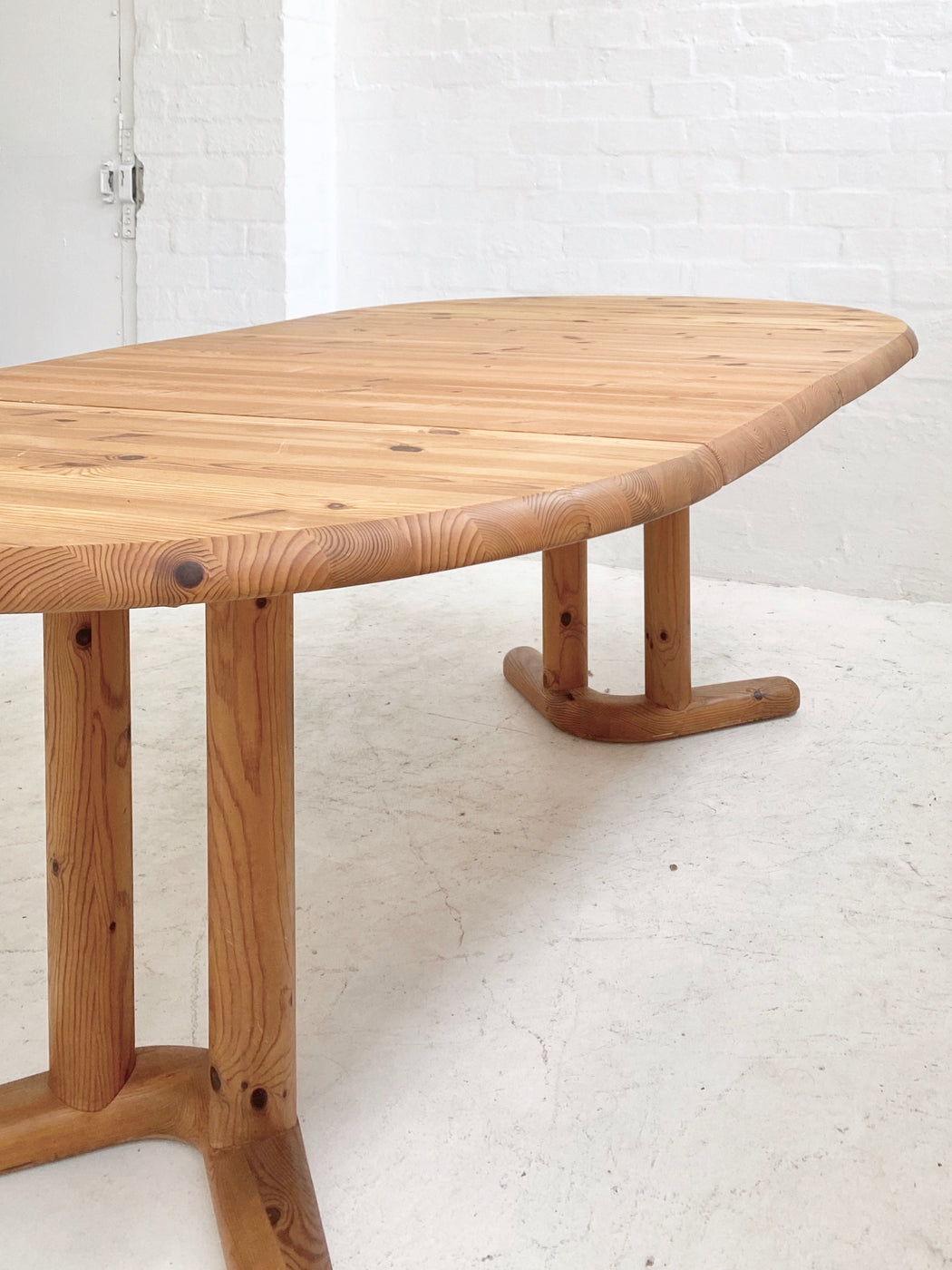 Rainer Daumiller Table