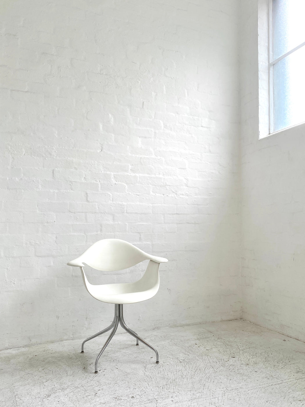 George Nelson 'Swag Leg' Armchair