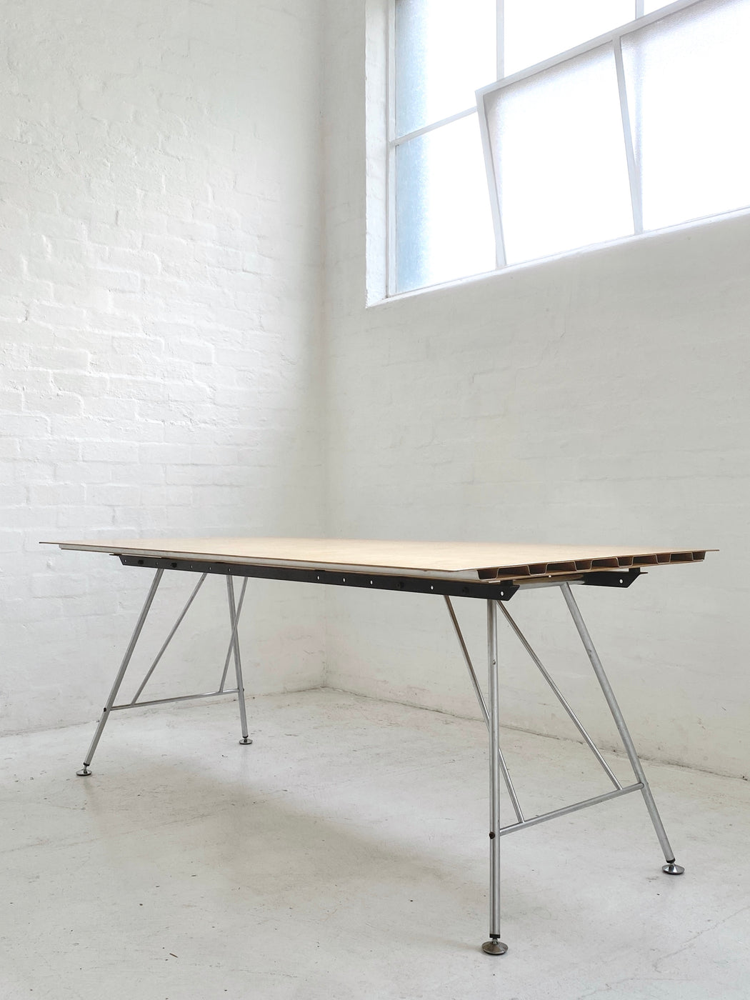 Atelier Alinea 'Unistandard' Table