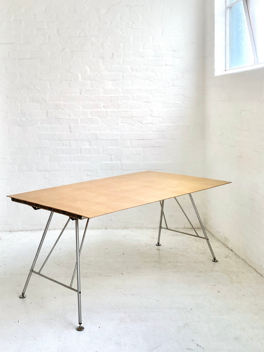 Atelier Alinea 'Unistandard' Table