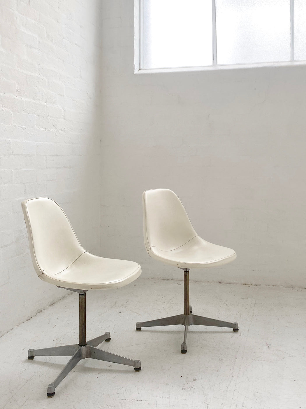 Charles & Ray Eames Swivel Shell Chair