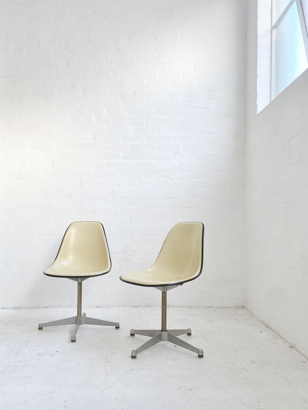 Charles & Ray Eames Swivel Shell Chair