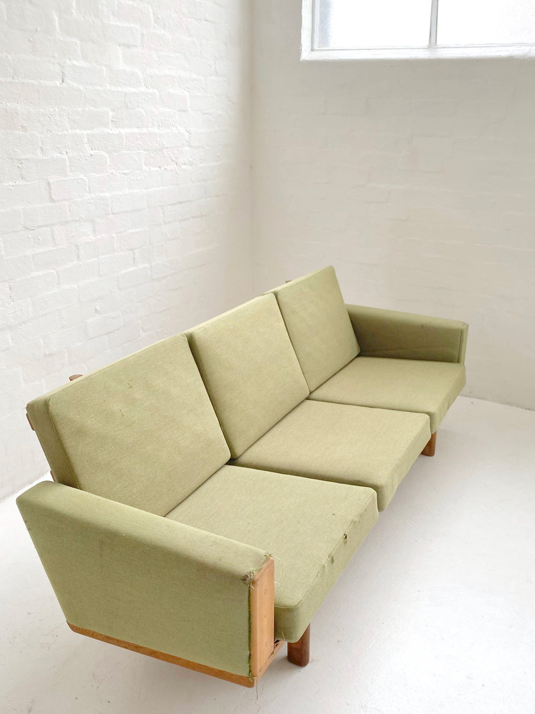 Hans J. Wegner ‘Model Ge236’ Sofa