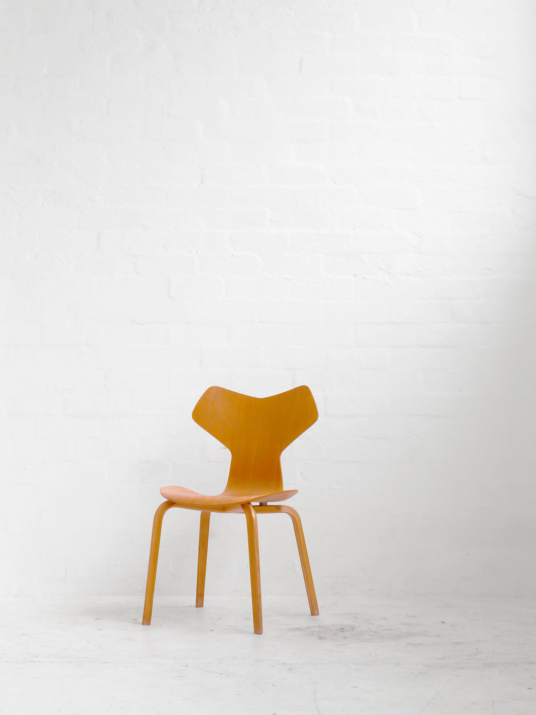 Arne Jacobsen 'Grand Prix' Chair